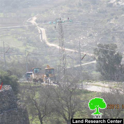 اليات الاحتلال تدمر خط شبكة الكهرباء في مدينة بيت جالا