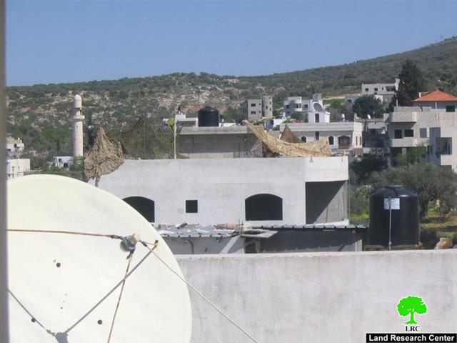 الاستيلاء على منزل فلسطيني وتحويله إلى ثكنة عسكرية