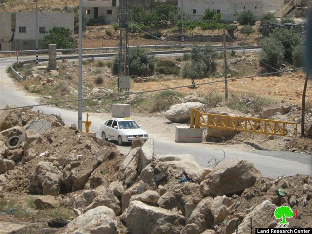 الاحتلال الإسرائيلي يزيل حاجزاً إسرائيليا في منطقة الفحص ويضيف آخر في منطقة وادي الهرية