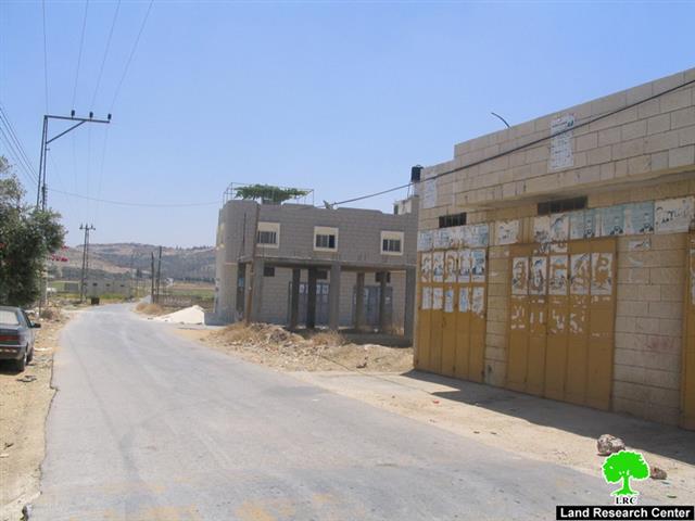 سلطات الاحتلال تنذر عدد من المنشآت في قرية نزلة عيسى بالهدم