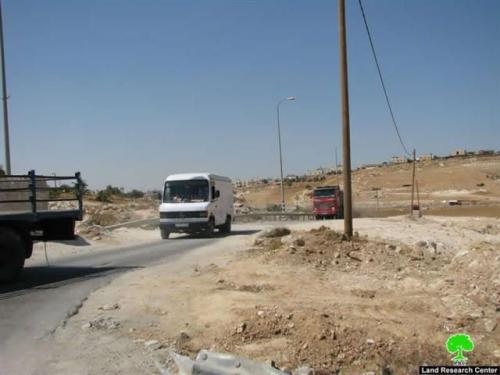 إزالة الحواجز الإسرائيلية … وهم يعيش في الإعلام فقط