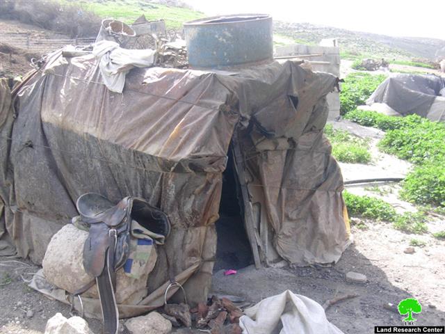 Israeli Occupation Forces Prevent Palestinian Building inKhirbet Al Tawil in Aqraba