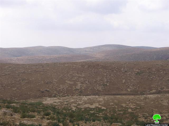 مستعمرون يستولون على أراضي عائلة الهذالين في بلدة يطا