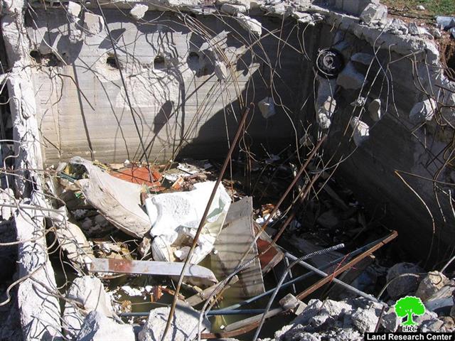 هدم 3 آبار وغرفة من الصفيح في خلة الفرن جنوب الخليل