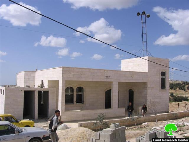 إخطارات منازل ومسجد ومدرسة في الرماضين جنوب الخليل