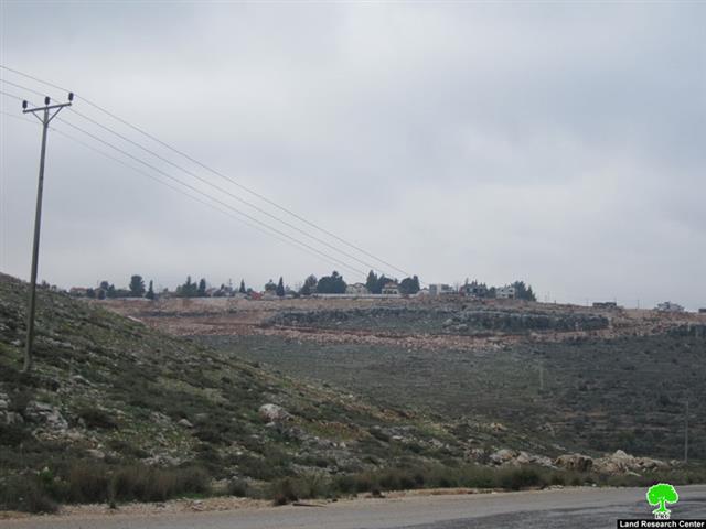 الاحتلال الإسرائيلي يخطر باستمرار وضع اليد على أراض في قرى سرطه حارس و بروقين- محافظة سلفيت