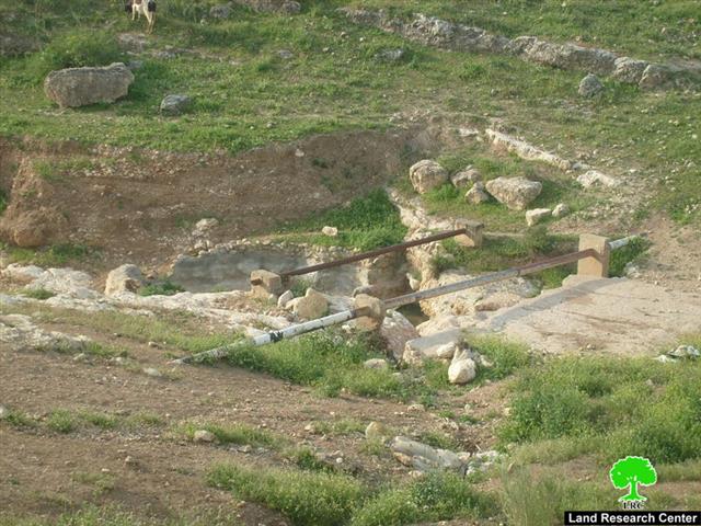 الاحتلال الإسرائيلي يخطر بوقف البناء لبئري ماء و مسكن في الأغوار الشمالية