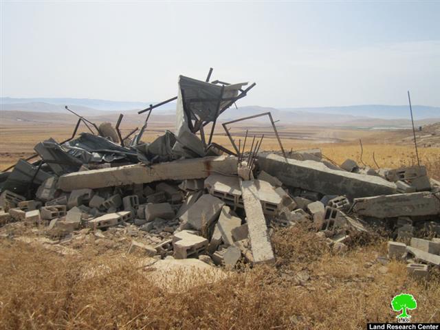 هدم بركساً  زراعياً في خربة عاطوف