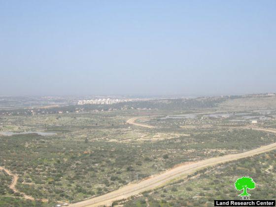 الاحتلال الإسرائيلي يشرع في إقامة مقطع جديد من الجدار العنصري في قرية جيوس