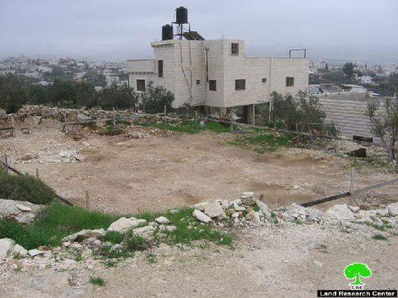 إخطار بوقف العمل في منزل و آخر بالهدم ببلدة إذنا