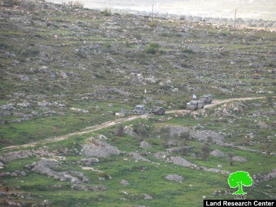 الاحتلال الإسرائيلي يغلق طرقاً زراعية في قرية ياسوف