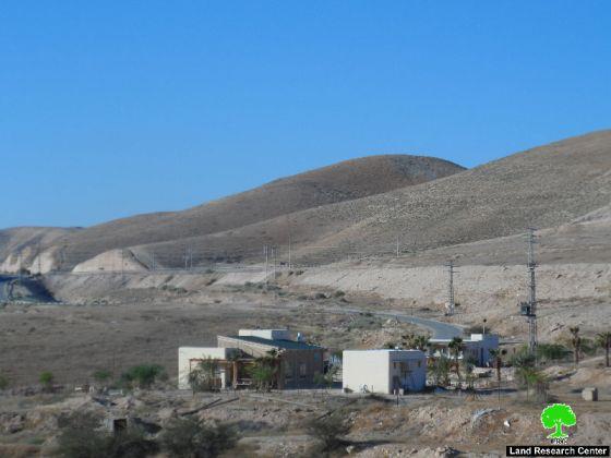 مستوطن يستولي على مركز شرطة قديم و يحوله إلى استراحة سياحية في واد القلط