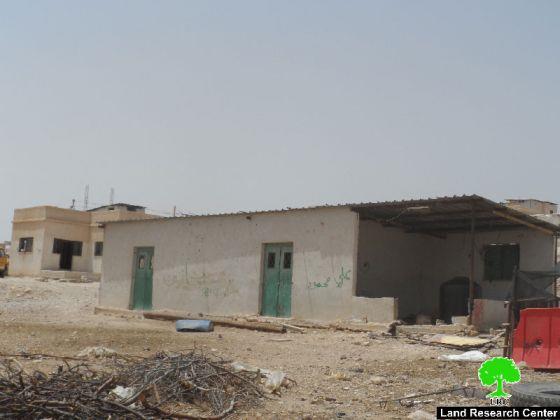 إخطارات منشآت (14) عائلة بدوية في بلدة العوجا  بوقف البناء /محافظة أريحا