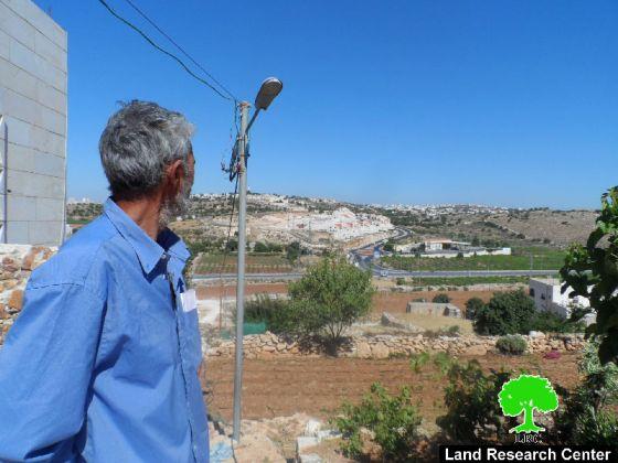 إخطار بوقف العمل والبناء في بئر مياه في البقعة شرق الخليل