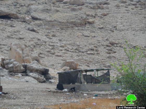 إخطار9 عائلات بدوية بوقف البناء لمنشآتهم السكنية والزراعية في خربة ابزيق