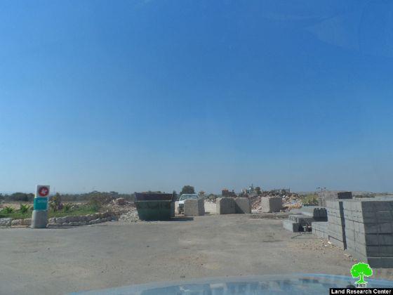 تحويل مركز للشرطة الأردنية قديم إلى استراحة ومحطة وقود إسرائيلية في قرية رنتيس, محافظة رام الله