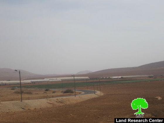 الاحتلال الإسرائيلي  يشرد عائلتين من منطقة الرأس الأحمر / محافظة طوباس