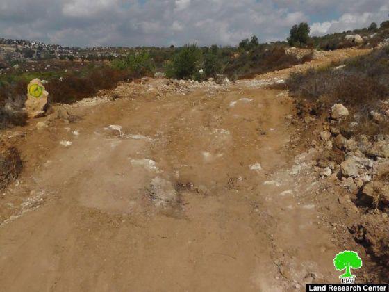 منع أهالي قرية قريوت من شق طريقين زراعيين في أراض القرية / محافظة نابلس