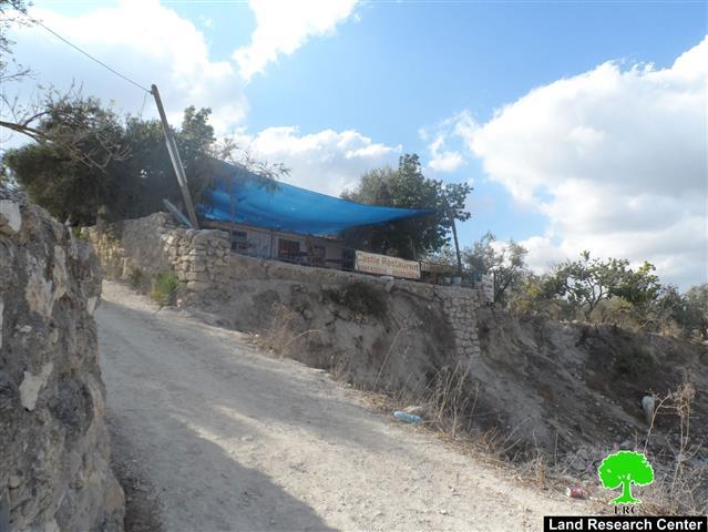 إخطار مطعم سياحي في بلدة سبسطية بوقف البناء / محافظة نابلس