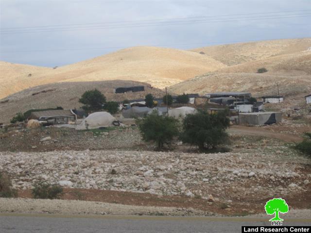 إخطار خمس عائلات بدوية بوقف البناء والرحيل