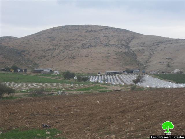 إخطار 3 عائلات في خربة الحديدية بوقف البناء لمنشآتهم الزراعية