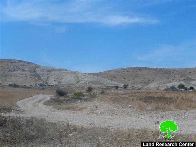 Israeli Stop work order on an agricultural road that links Khirbet Atouf and Ras al-Ahmar