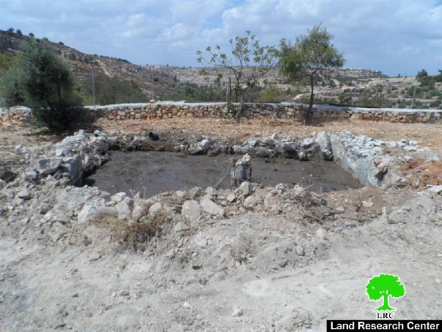 الاحتلال يهدم بئر مياه في ” عين عركة ” شمال مدينة الخليل