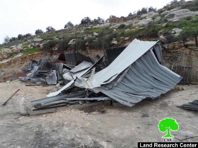 The occupation demolishes two barracks in Idhna