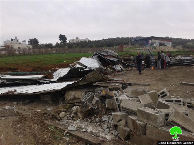 الهجمة العدوانية على الأرض والسكن في الضفة الغربية متواصلة   الاحتلال يهدم منشأة زراعية ومسكن غرب بلدة إذنا