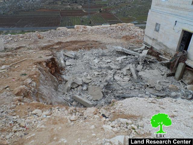 The Israeli occupation demolishes a residence in Hebron