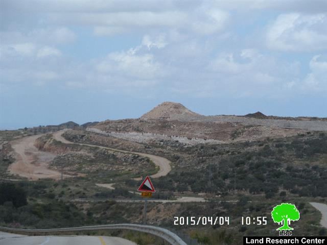 Looting archeological antiquities from Deir Saman site