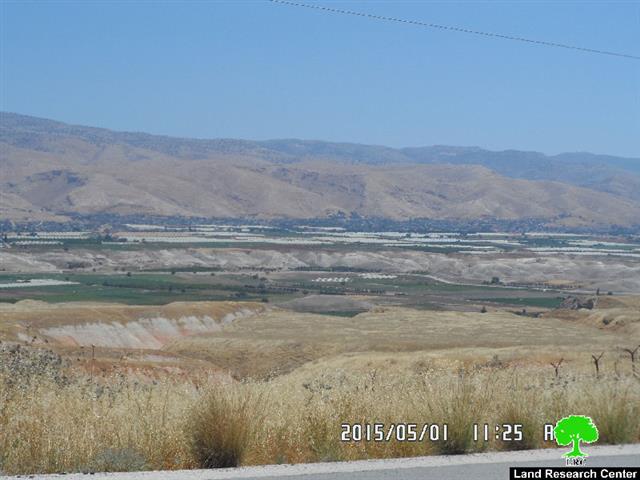 Using the lands of Palestinian Ghoor as trash dumps
