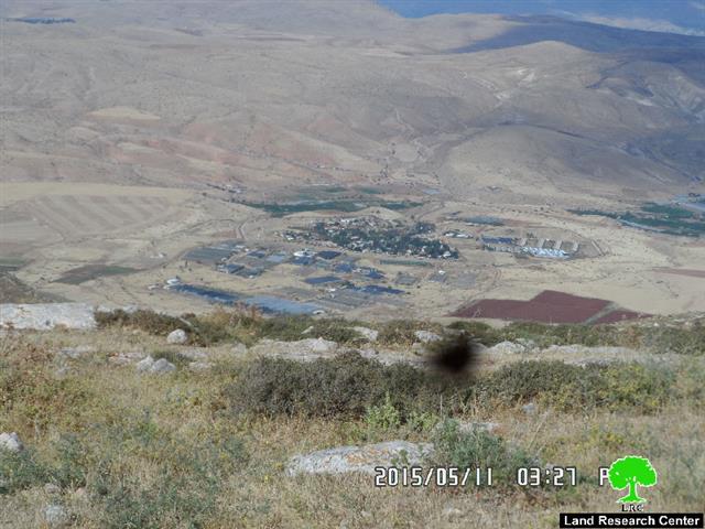 The Israeli occupation confiscate ancient stones from a Beit Dajan shrine