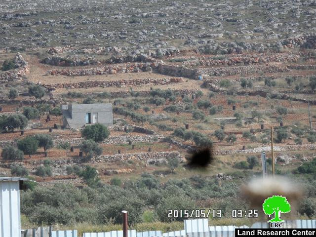 The Israeli occupation notifies structures with demolition in the Nablus village of Qusra