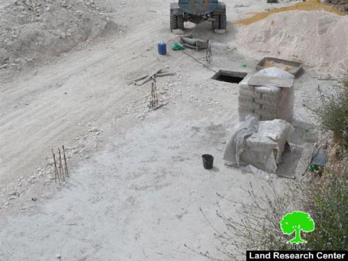 إخطارات بوقف العمل في شبكة كهرباء وهدم بئر بقرية الكوم