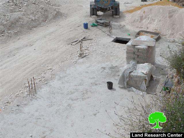 Stop-work and construction orders in the Hebron village of al-Kum