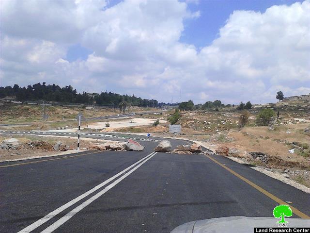 Colonists shut down road of Ramallah village of Beitin