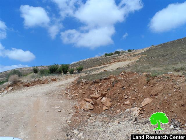 Stop-work and demolition orders on agricultural roads in the Hebron town of Halhul