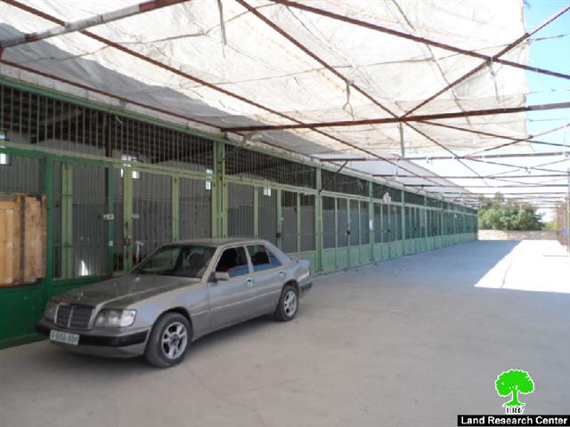 الاحتلال يعيق فتح سوق بلدية بيت أمر خلال الموسم الحالي