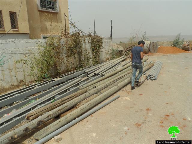 منع إمداد الآبار الارتوازية غرب قرية جيوس بالكهرباء