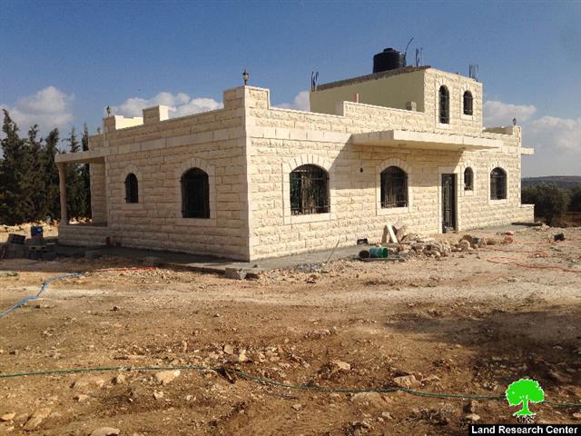 إخطار بوقف العمل والبناء في منزلين في بلدة تقوع في محافظة بيت لحم