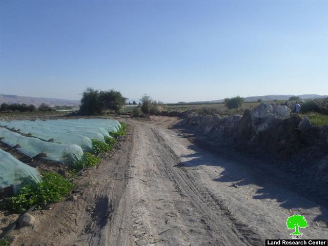Stop-work order on an agricultural road in Tubas