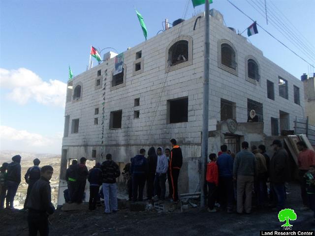 Israeli Forces demolish the residence of prisoner Raghib Ileiwi in Nablus