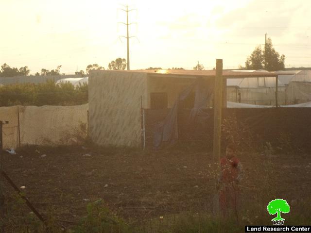 إخطار 19 منشأة سكنية وزراعية وتجارية بوقف البناء في مدينة قلقيلية