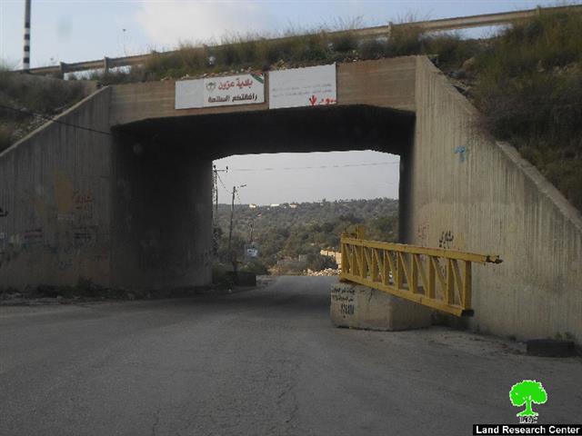 The Israeli occupation army set up a metal gate at the entrance of Azzun village