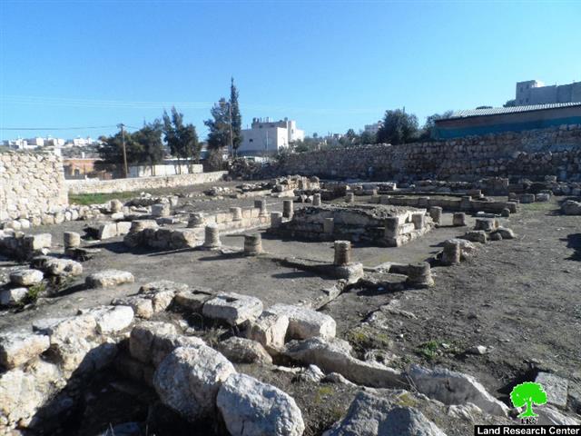 Israeli colonists break into a Roman archeological site west Hebron