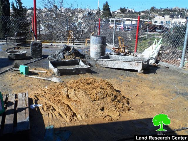 الاحتلال يهدد بهدم بئر مياه في بيت أمر شمال الخليل