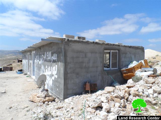 إخطارات بوقف العمل في (26) منشأة وأخرى بهدم (6) في خربة المجاز/ بلدة يطا