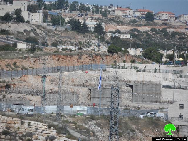 إخطار بوقف العمل وآخر بالهدم في منزلين بمنطقة البقعة شرق الخليل