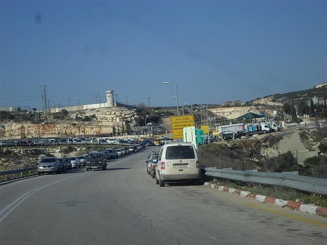 Stop-Work orders on crafts and industrial workshops in Bartaa